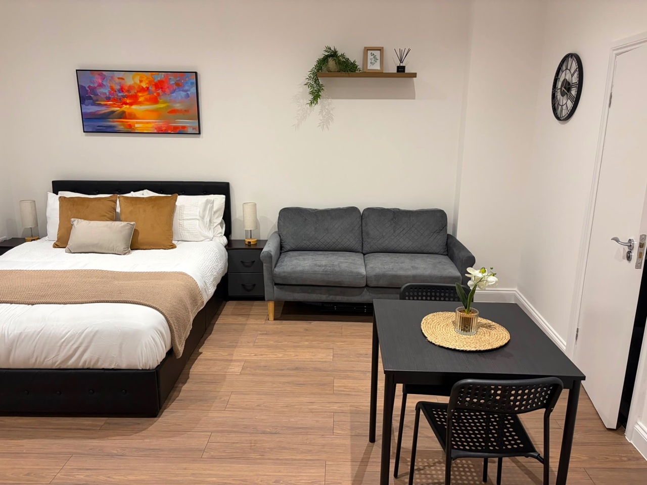 Studio Flat, Kingsland Road, E8 photo 5