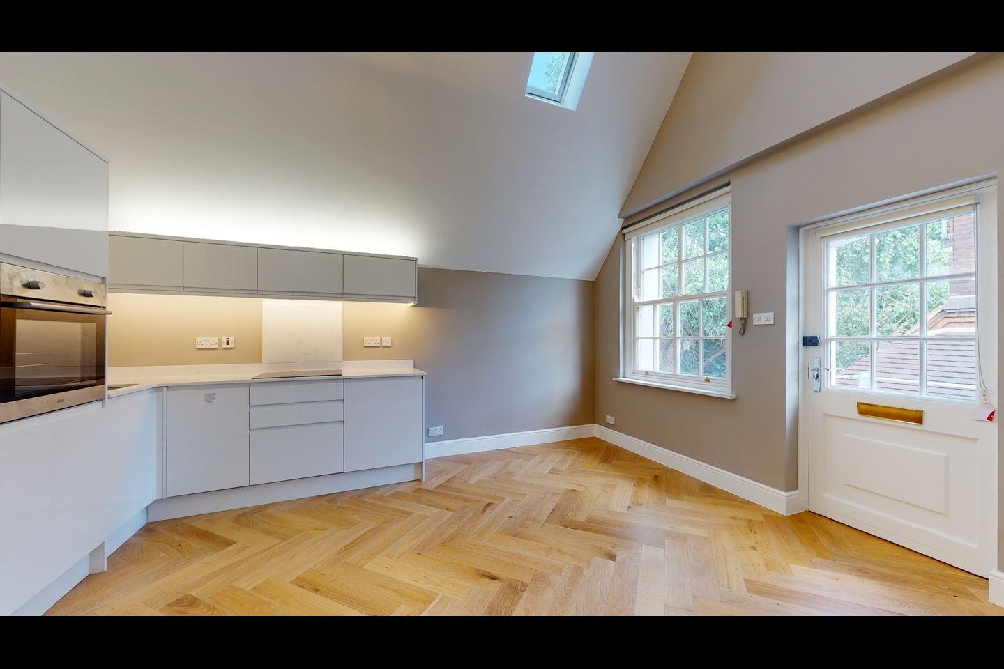 1 Bed Flat, Kings Road, SW3 photo 2