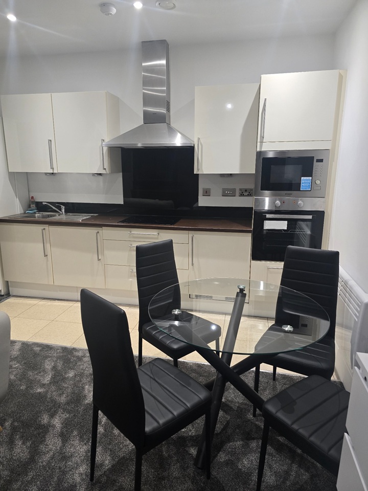 Bradford - Studio Flat, Albion House, BD1 - To Rent Now for £675.00 p/m