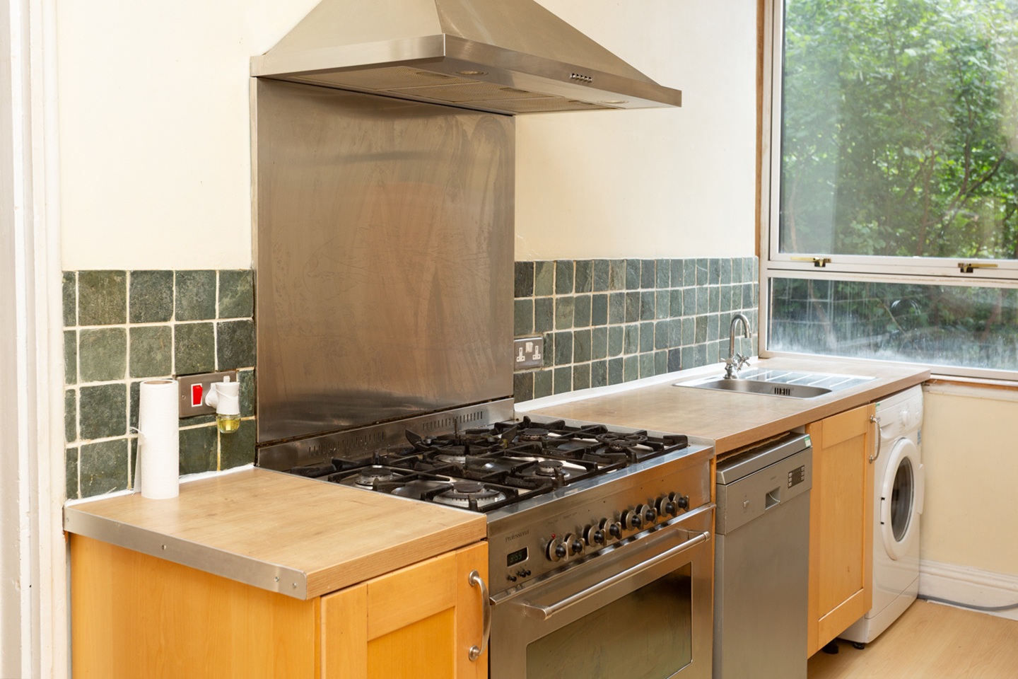 2 Bed Flat, Parsons Green Terrace, EH8 photo 4