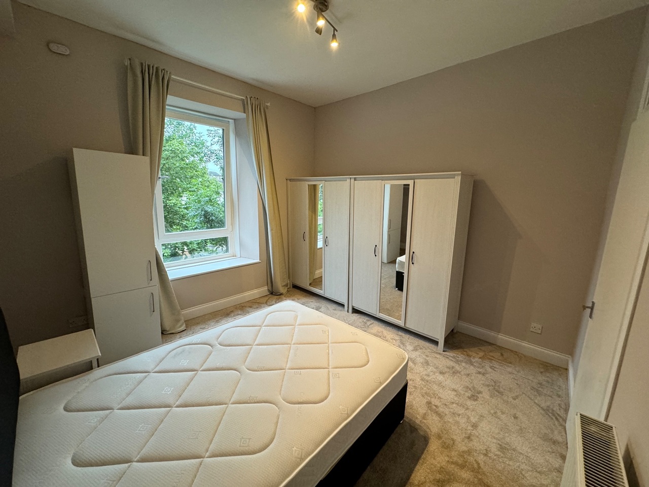 1 Bed Flat, Ark Lane, G31 photo 4