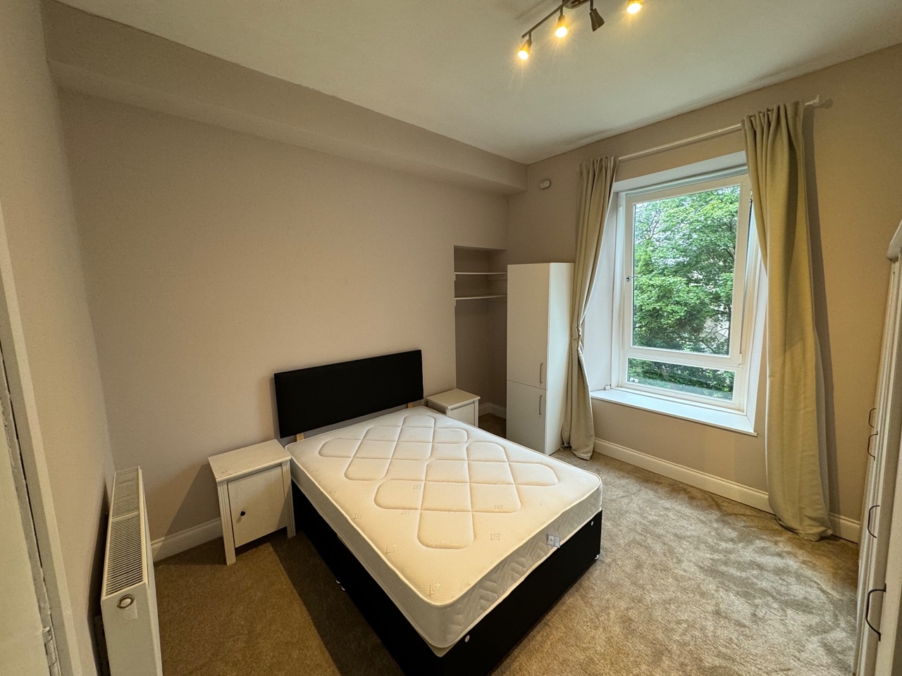 1 Bed Flat, Ark Lane, G31 photo 2