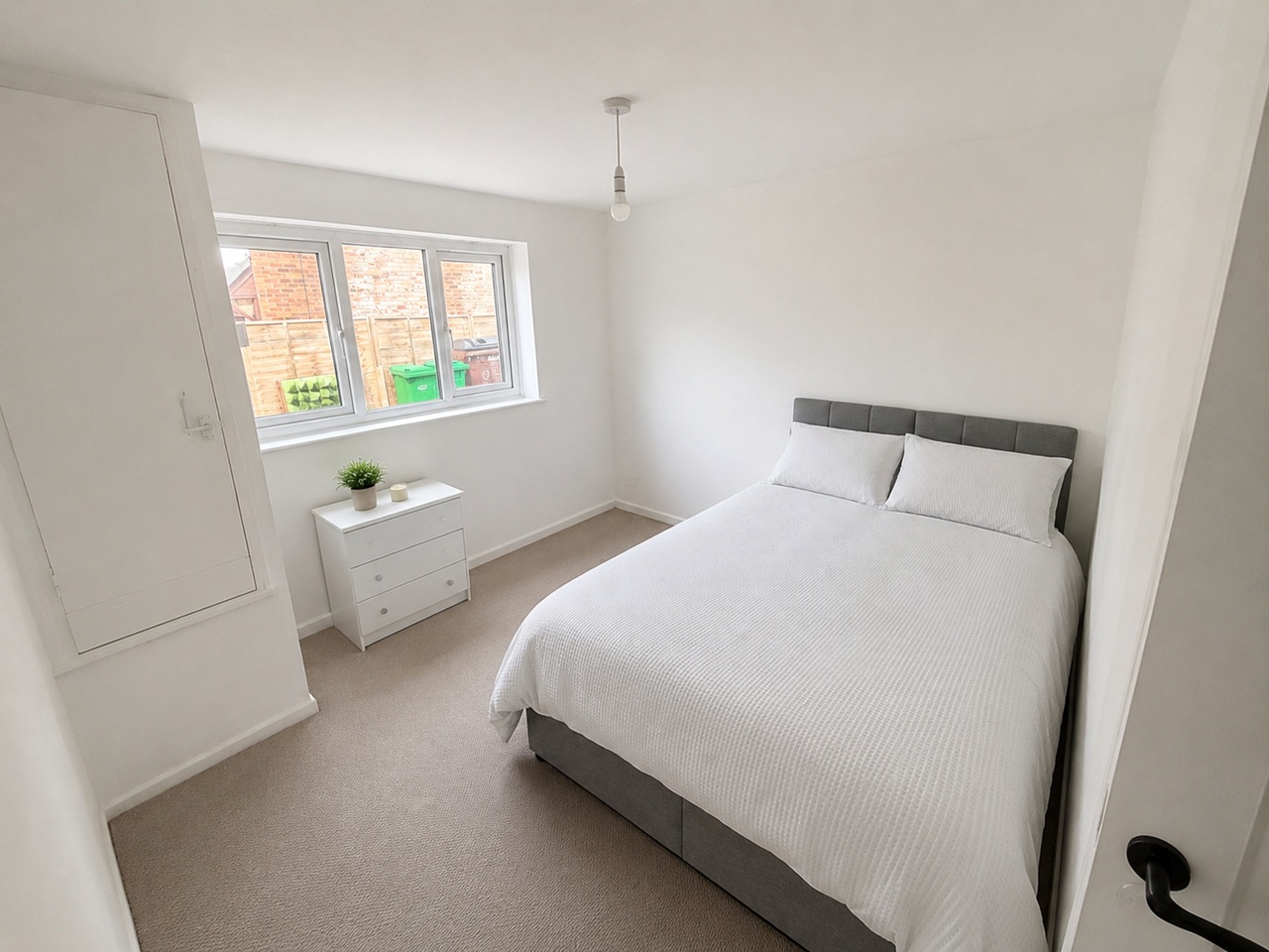 2 Bed Flat, Woodnewton Close, M18 photo 5
