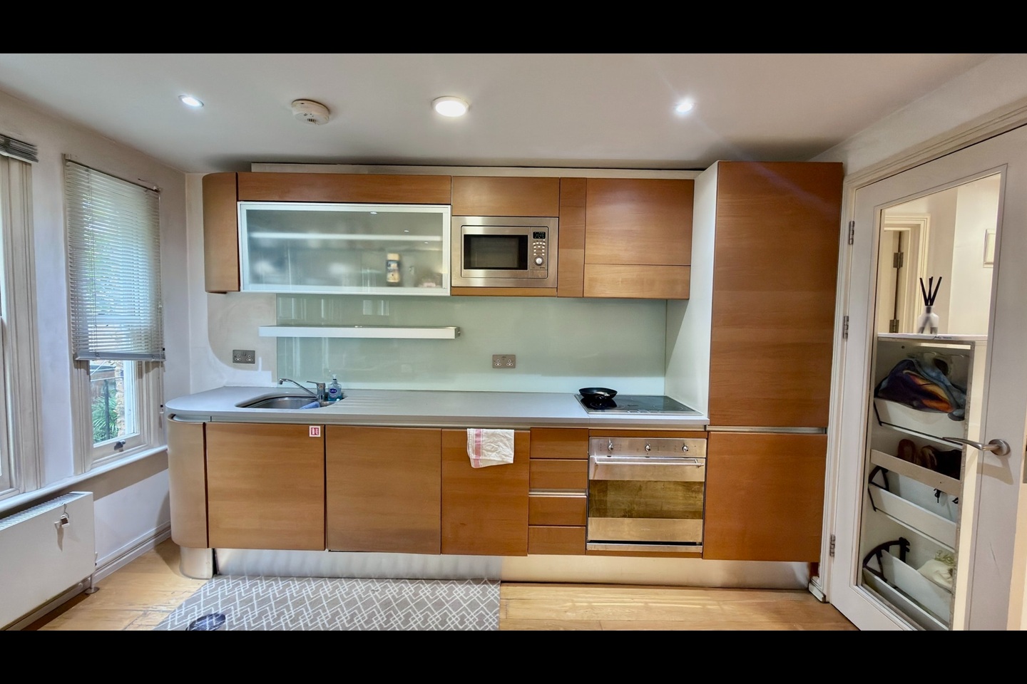 1 Bed Flat, Lexham Gardens, W8 photo 2