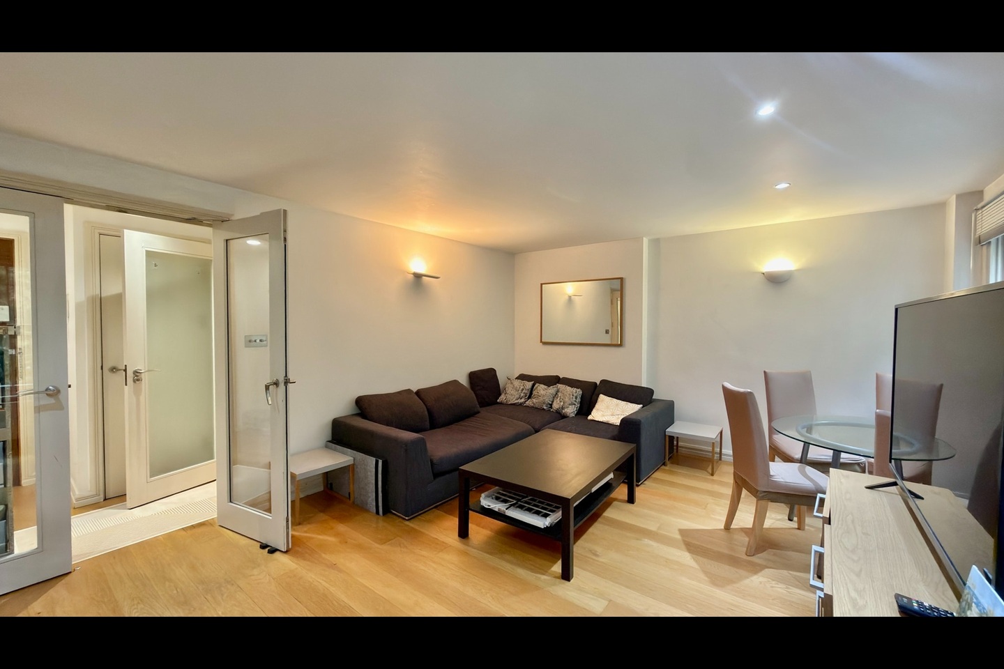 1 Bed Flat, Lexham Gardens, W8 photo 5