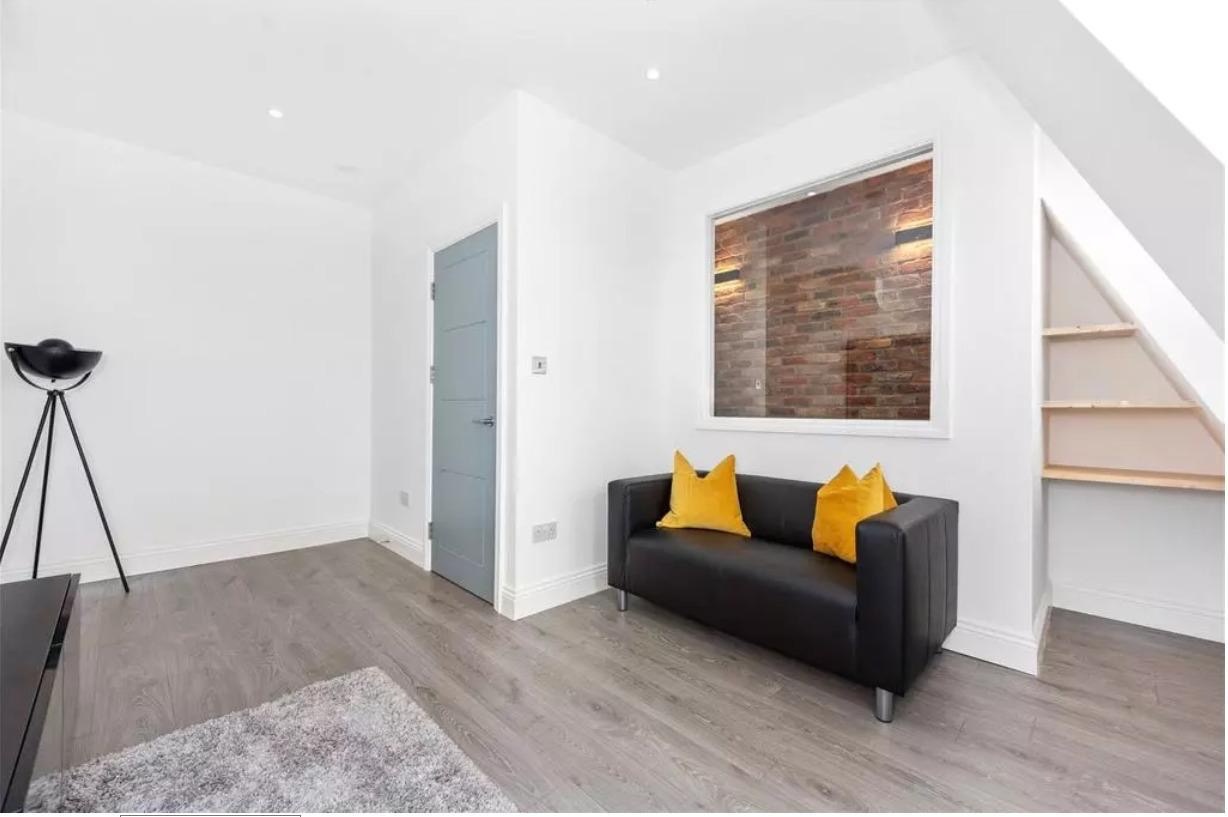 3 Bed Flat, Voss St, E2 photo 3