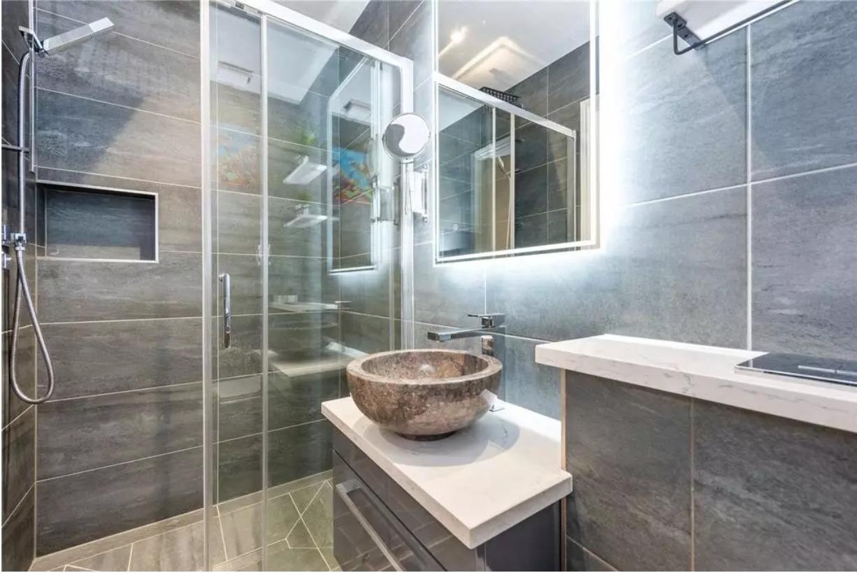 3 Bed Flat, Voss St, E2 photo 5