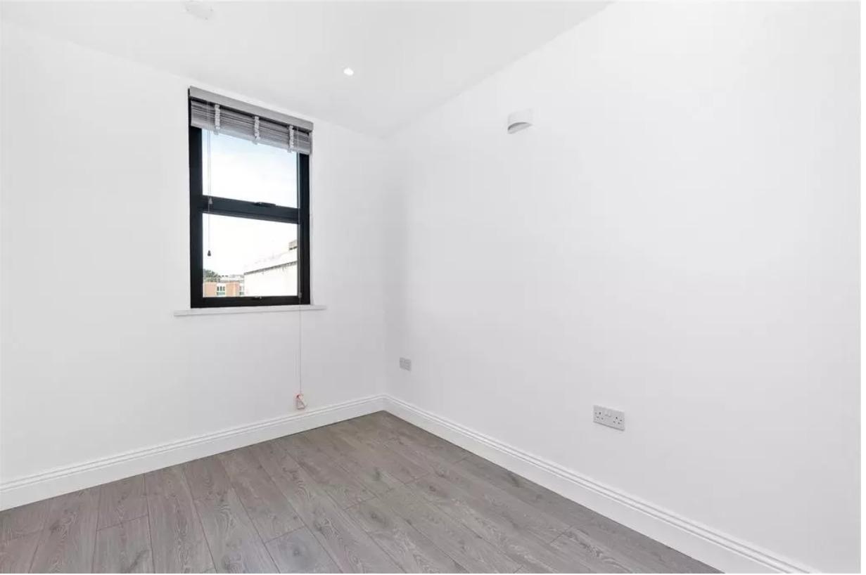 3 Bed Flat, Voss St, E2 photo 4