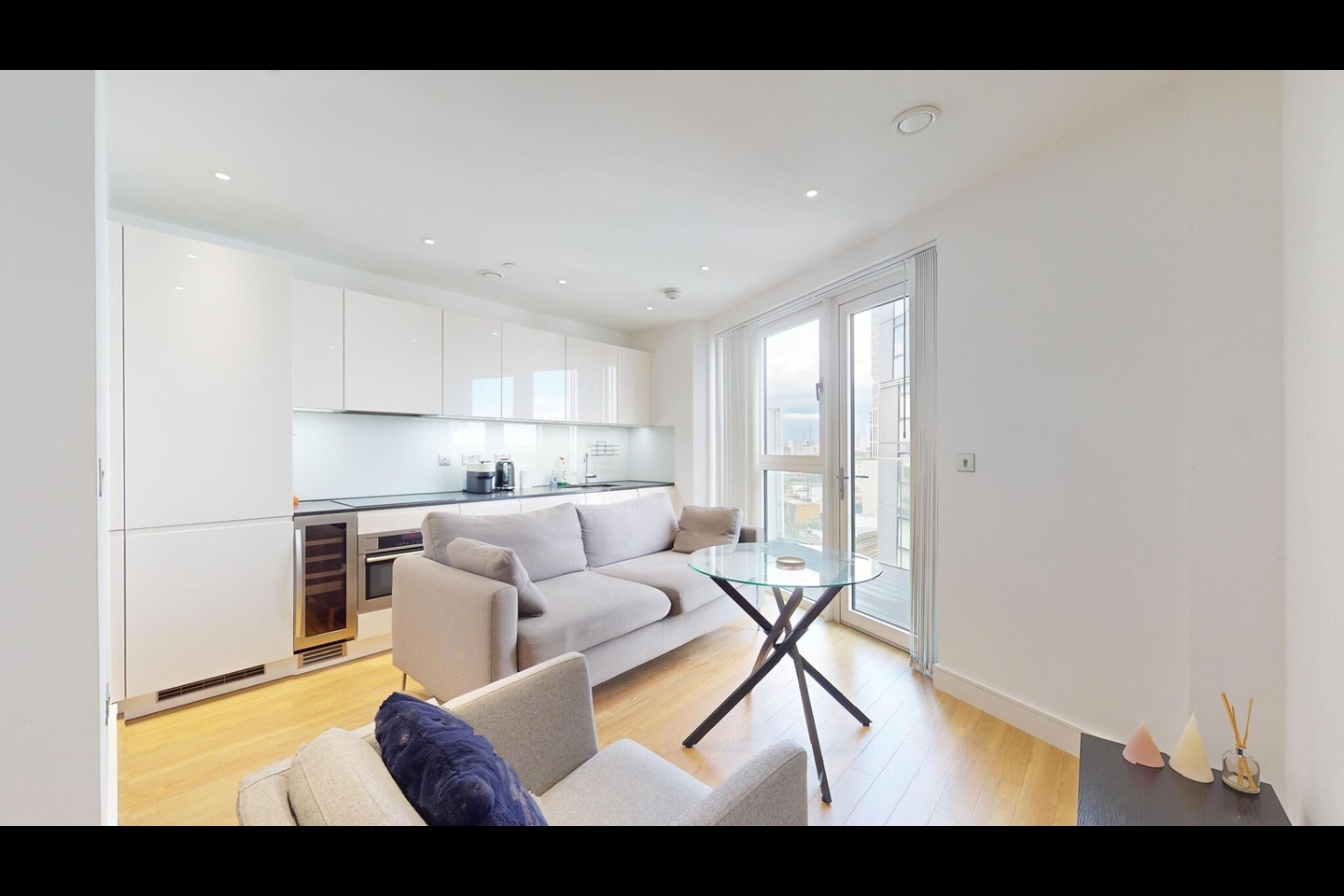 1 Bed Flat, Wandsworth Road, SW8