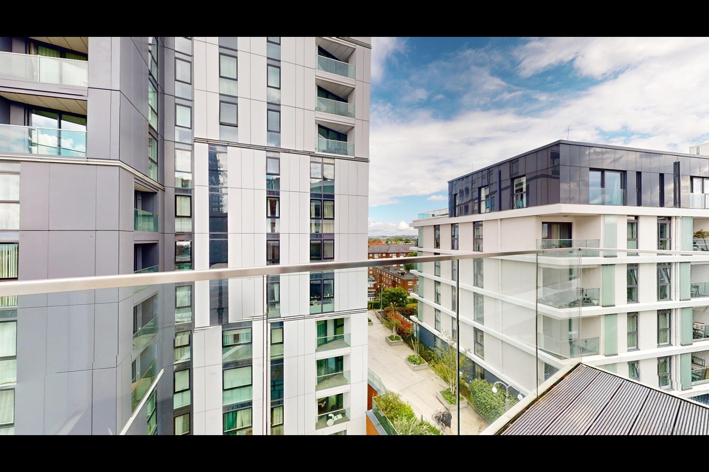 1 Bed Flat, Wandsworth Road, SW8 photo 4