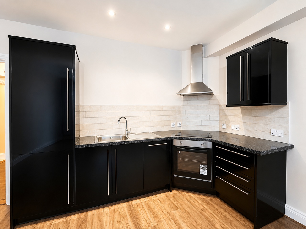 2 Bed Flat, Market St, BN1 photo 3