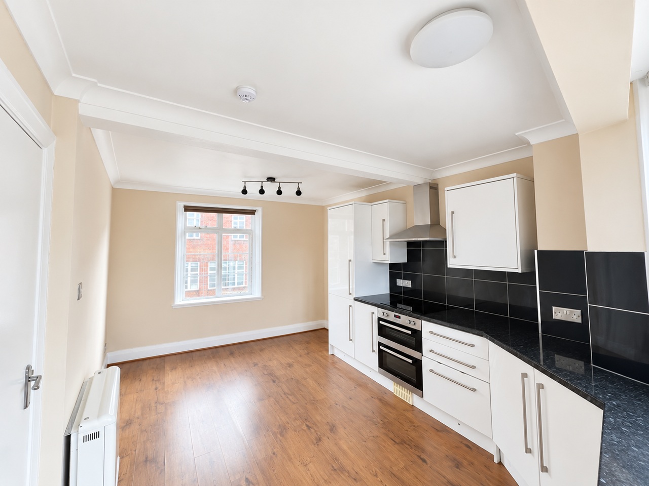 2 Bed Flat, Regent House, BN1 photo 2