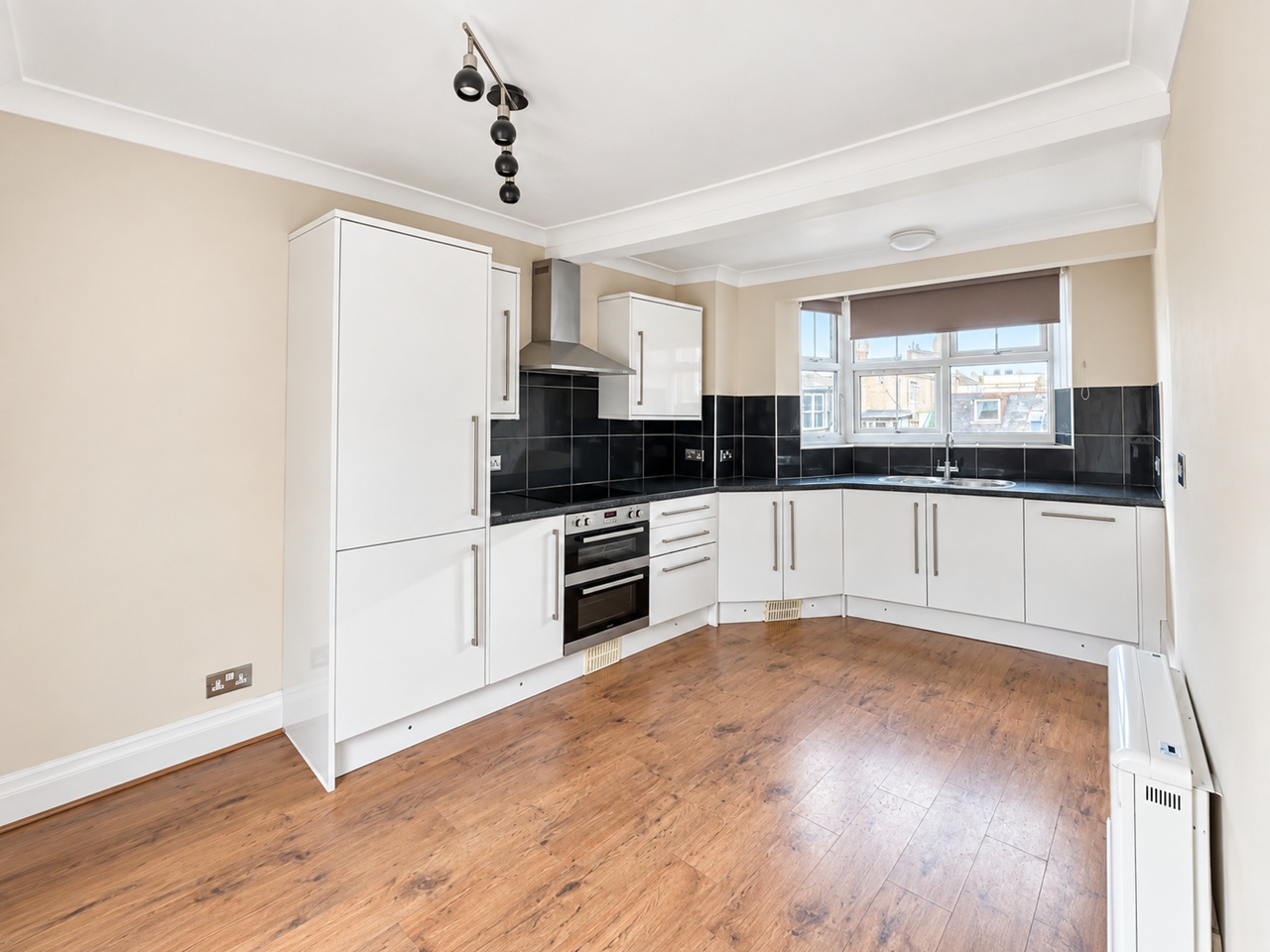 2 Bed Flat, Regent House, BN1
