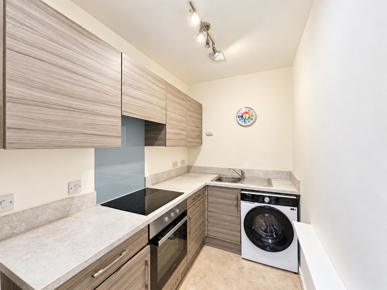 2 Bed Flat, Western Road, BN1 photo 2