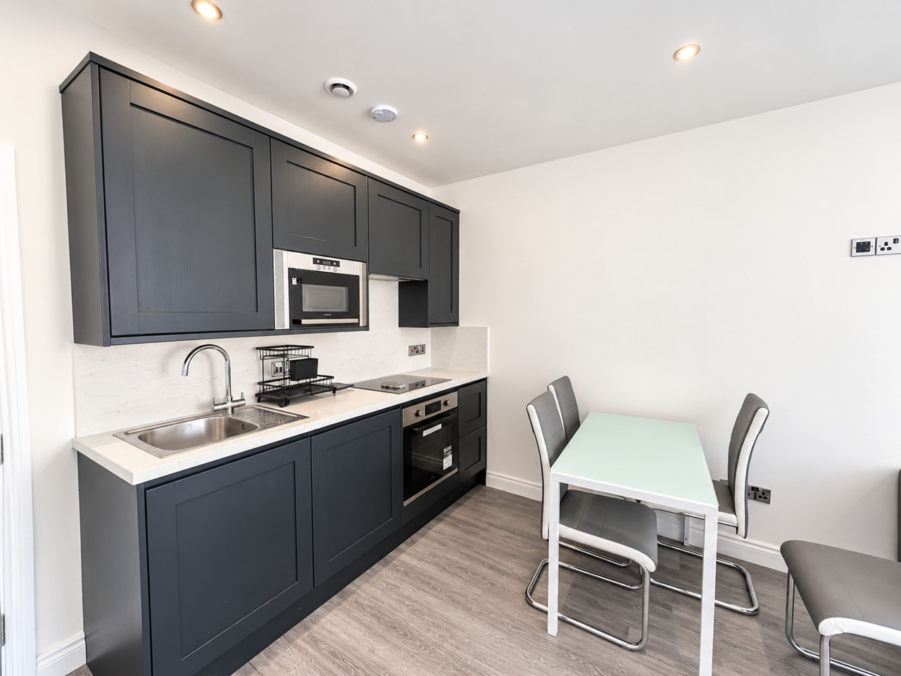 2 Bed Flat, Bartholomews, BN1 photo 3