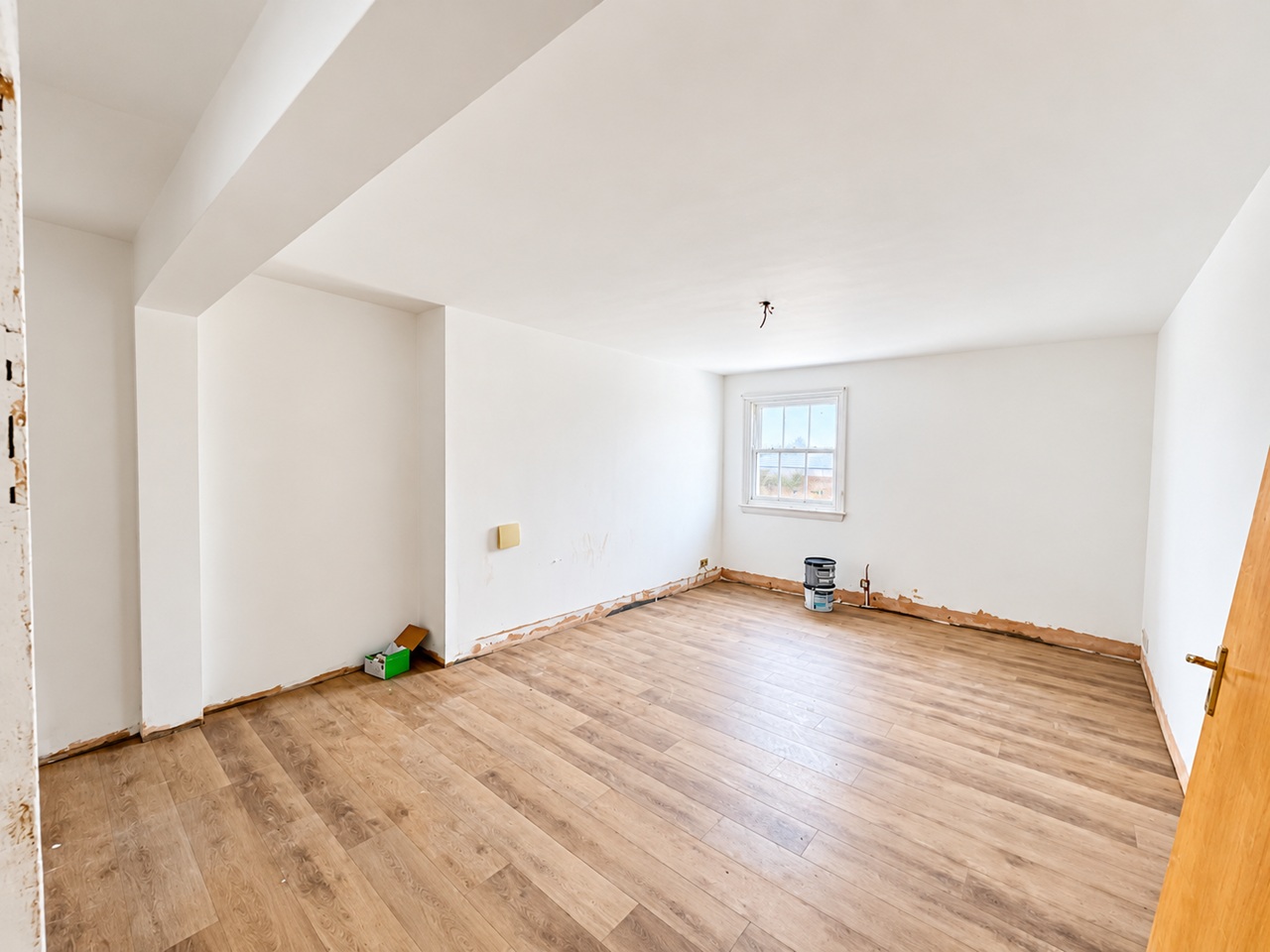 3 Bed Flat, Kings Gate, BN1 photo 2