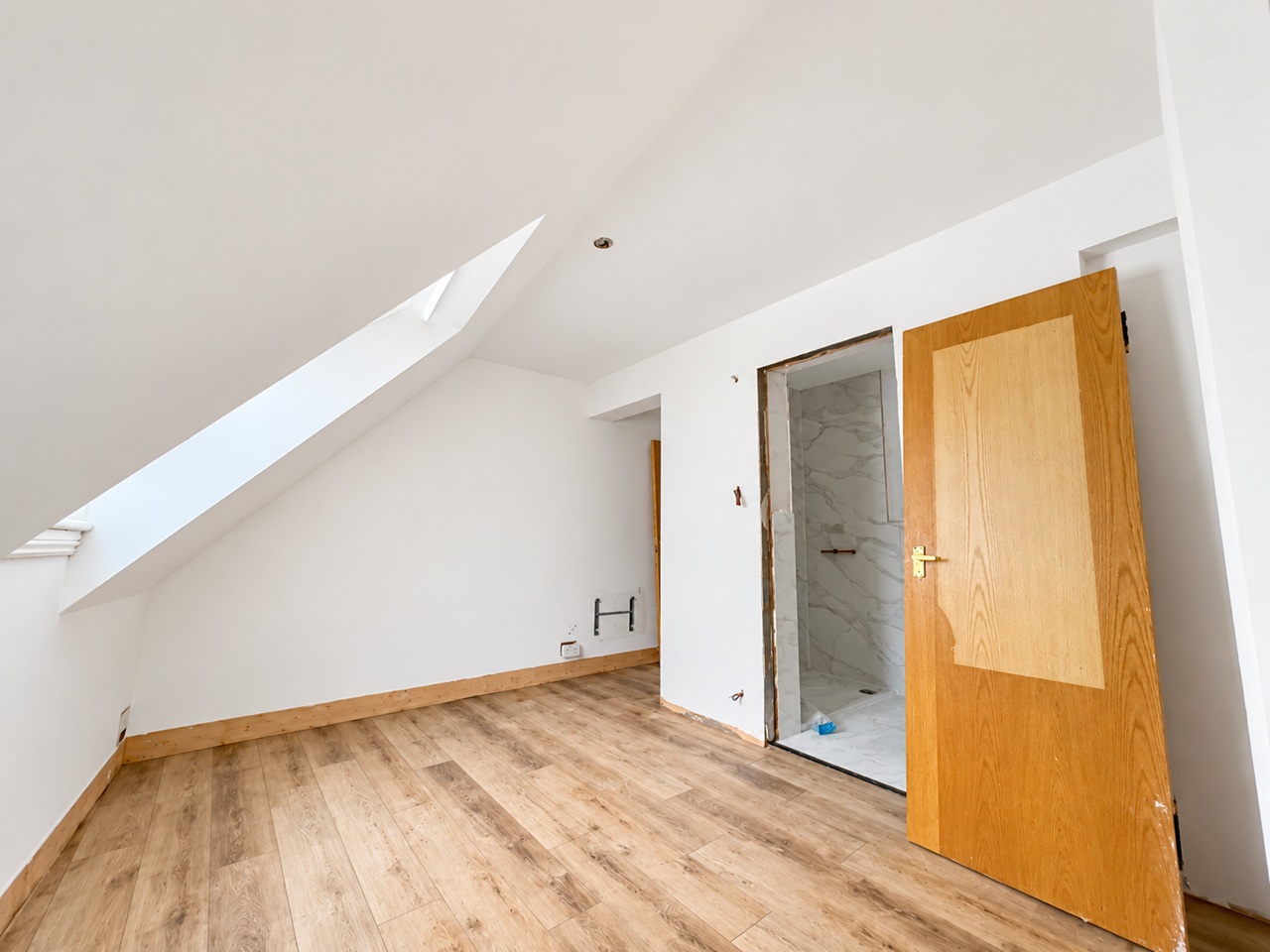 3 Bed Flat, Kings Gate, BN1 photo 5