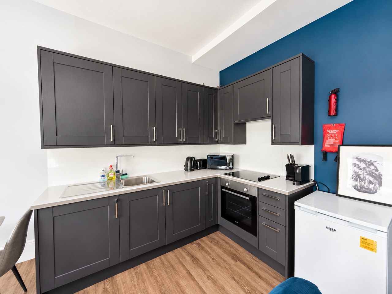 2 Bed Flat, North West House, BN1 photo 3