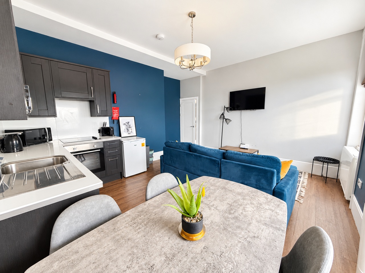 2 Bed Flat, North West House, BN1 photo 2