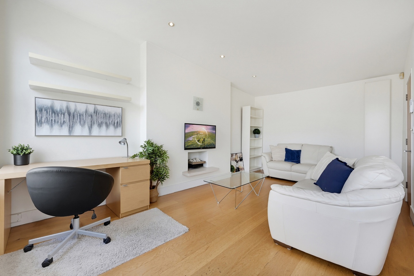 2 Bed Flat, Longridge Road, SW5 photo 3