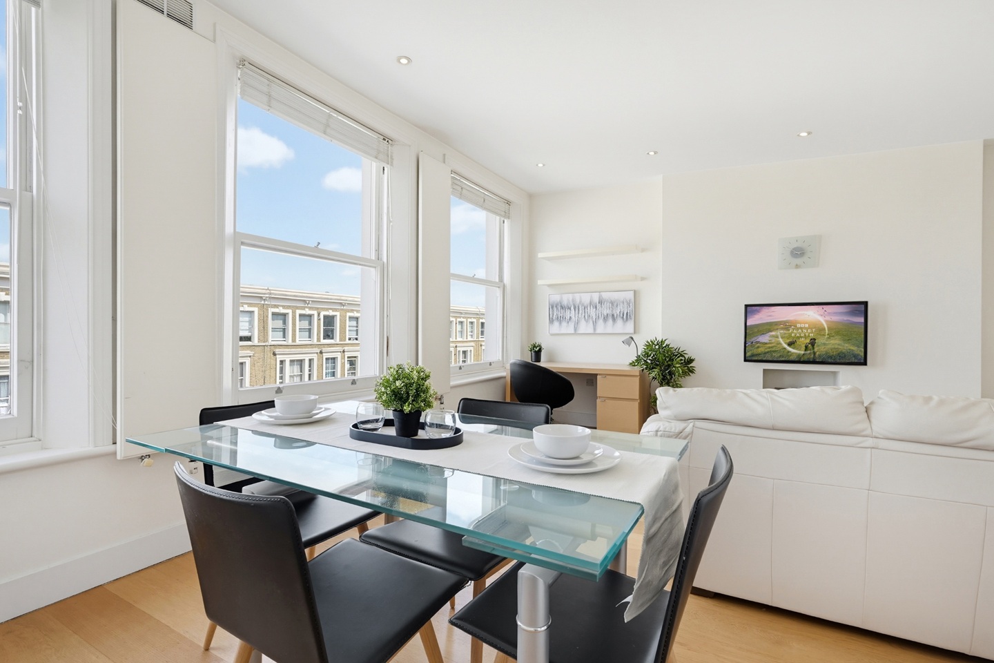 2 Bed Flat, Longridge Road, SW5 photo 2