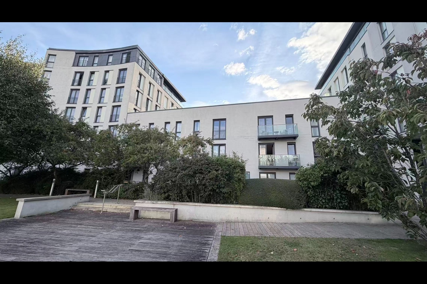 2 Bed Flat, The Hayes, CF10 photo 2