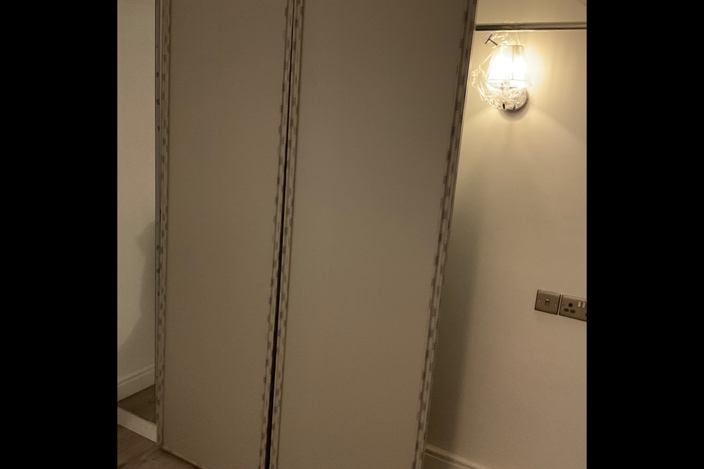 2 Bed Flat, Penarth Road, CF11 photo 3