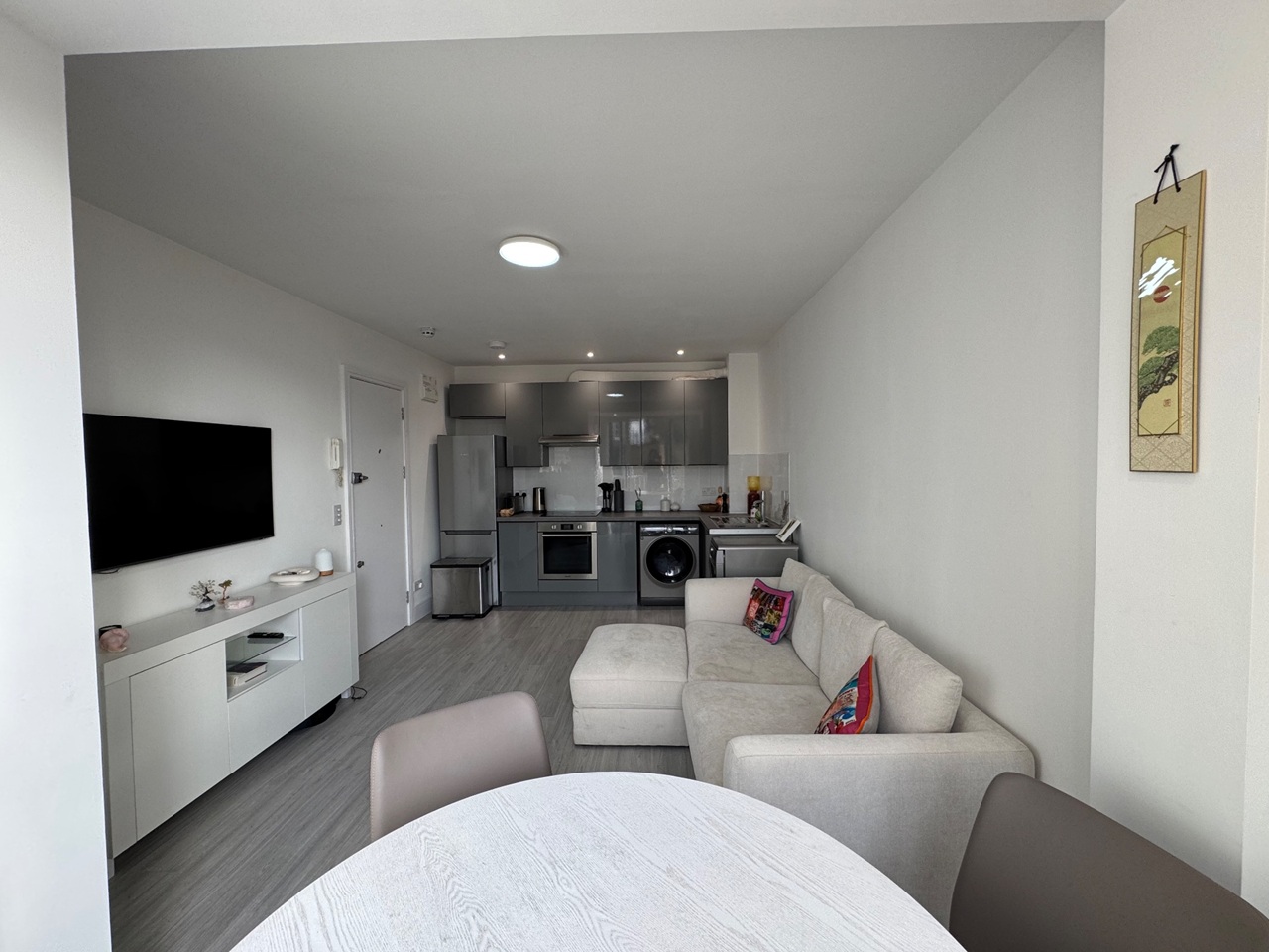 1 Bed Flat, Warwick Road, SW5 photo 2