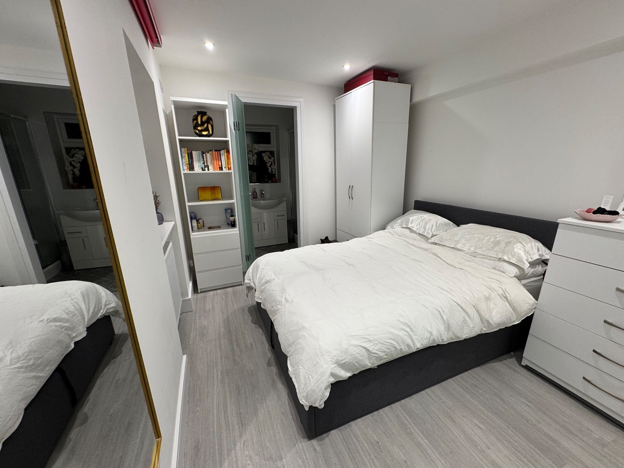 1 Bed Flat, Warwick Road, SW5 photo 4