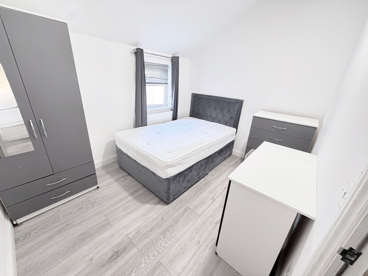 1 Bed Flat, Whitchurch Road, CF14 photo 3