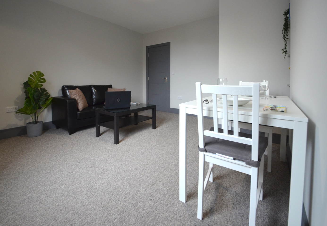 3 Bed Flat, Hucknall Road, NG5 photo 2