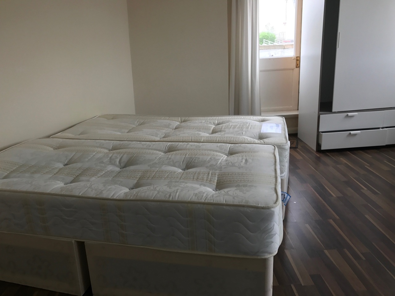 Studio Flat, Hogarth Road, SW5 photo 2