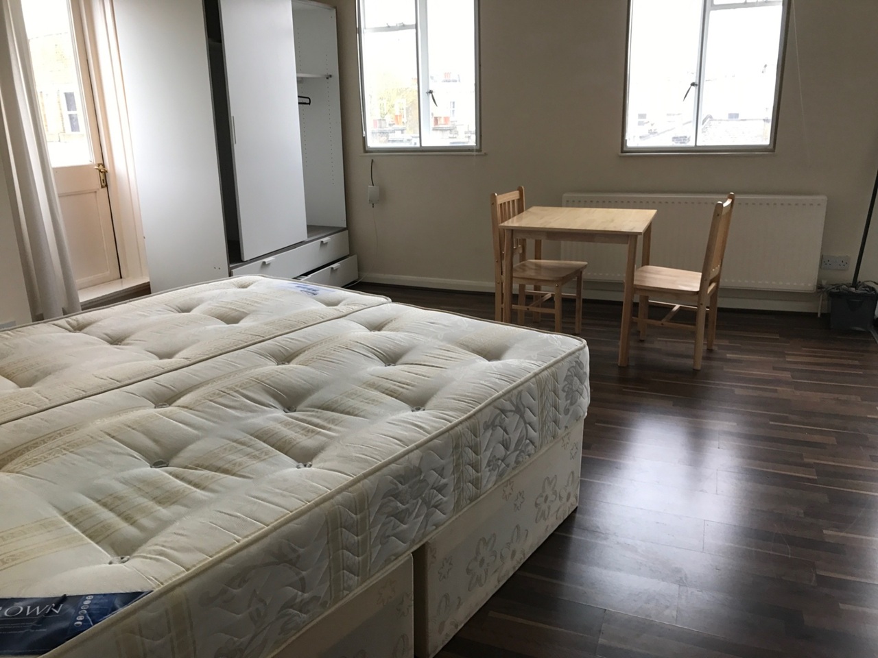 Studio Flat, Hogarth Road, SW5 photo 3