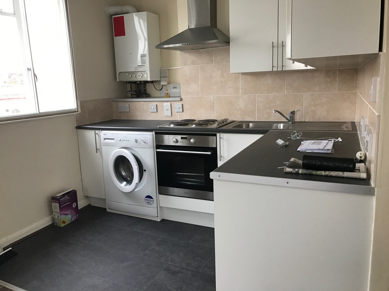 Studio Flat, Hogarth Road, SW5 photo 4
