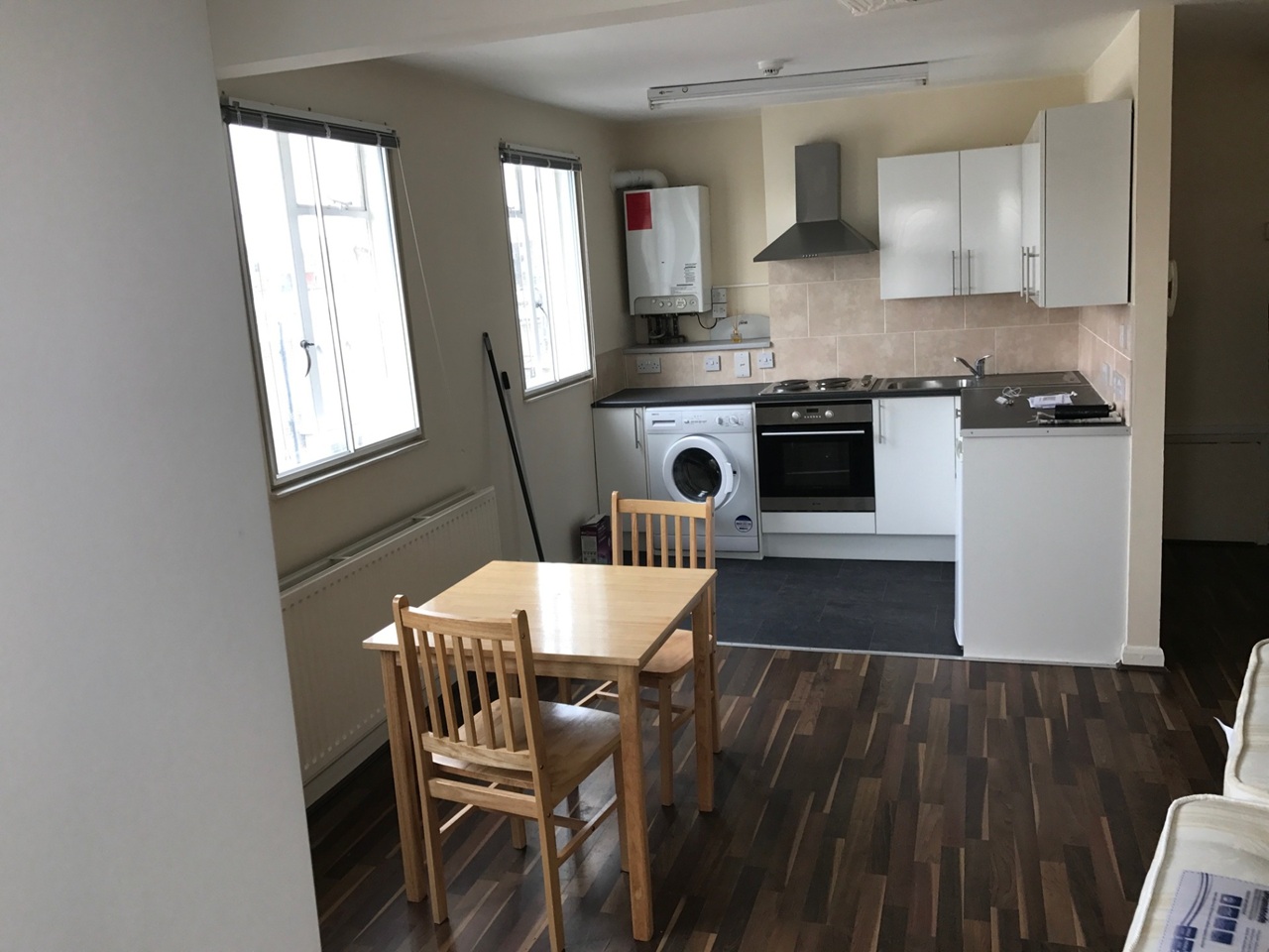 Studio Flat, Hogarth Road, SW5 photo 5