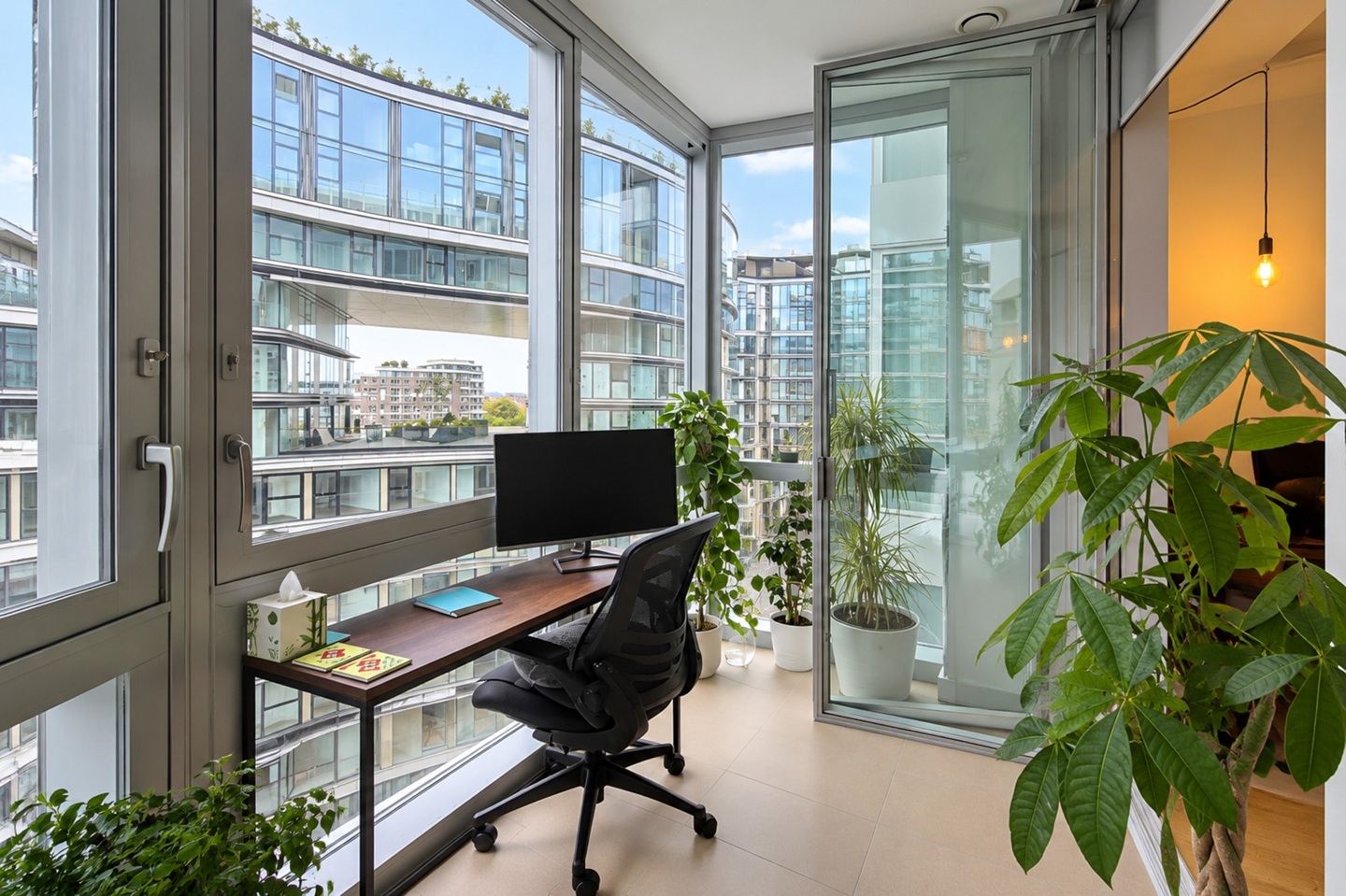 2 Bed Flat, Prospect Way, SW11 photo 4