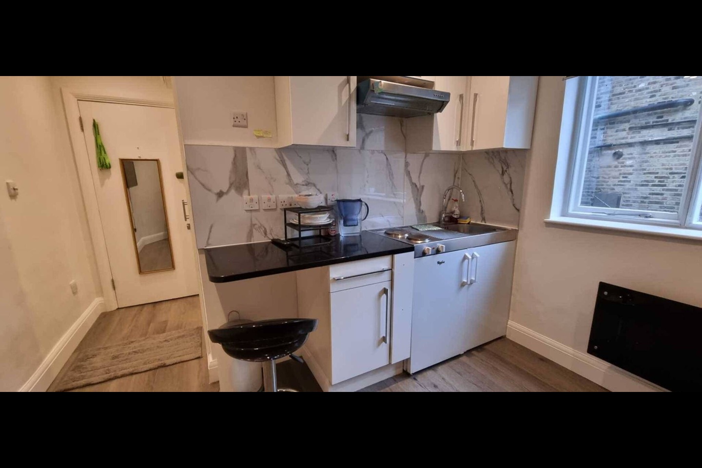 Studio Flat, Warwick Gardens, W14 photo 2