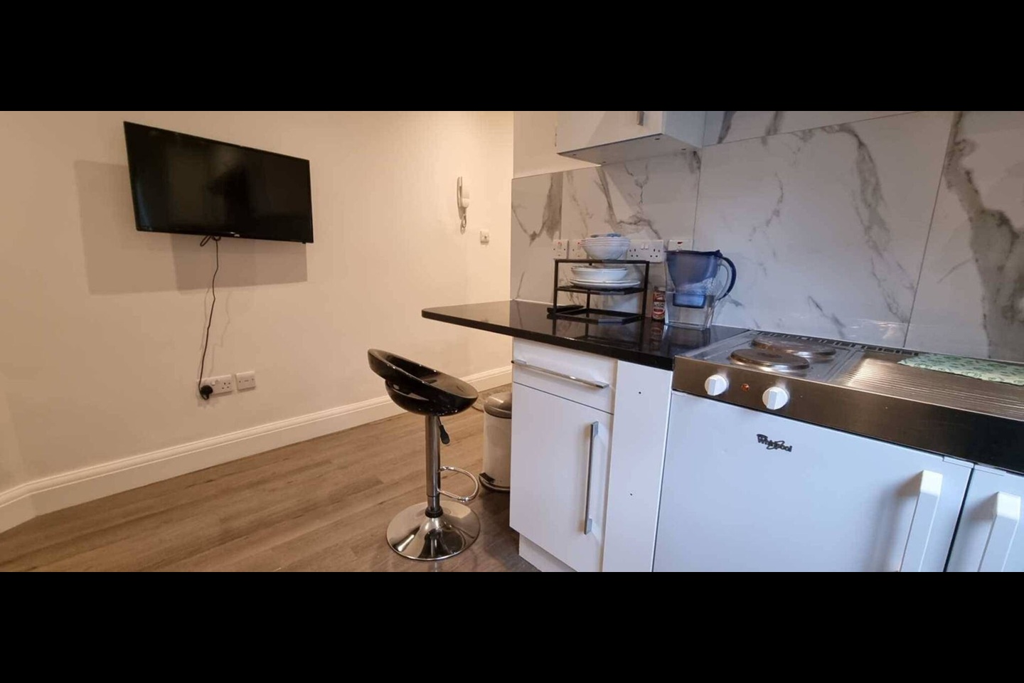 Studio Flat, Warwick Gardens, W14 photo 4