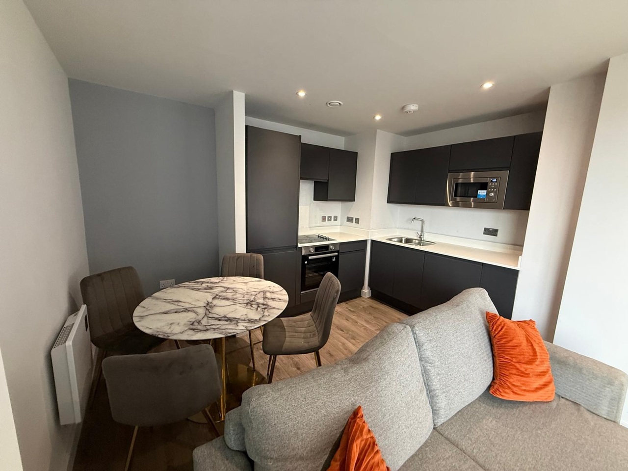 2 Bed Flat, Commerce Quay, M5 photo 5