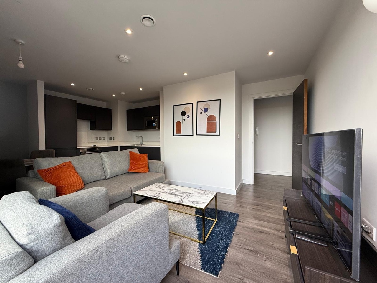 2 Bed Flat, Commerce Quay, M5 photo 4