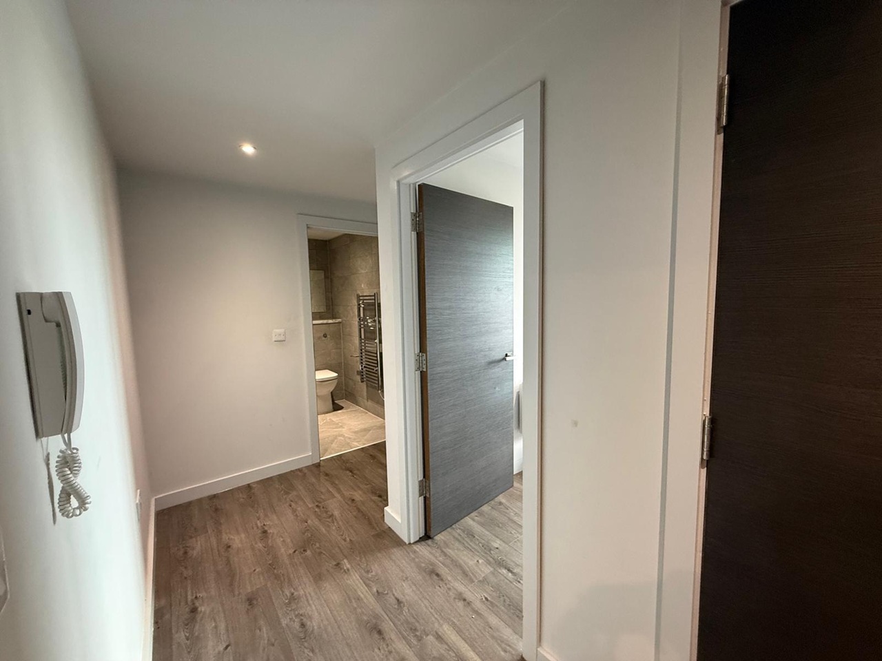 2 Bed Flat, Commerce Quay, M5 photo 2