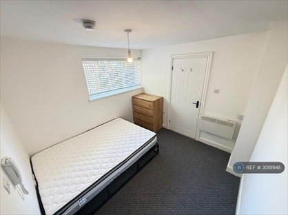 6 bed room for rent in Room in a Shared House, Market Street, BL3