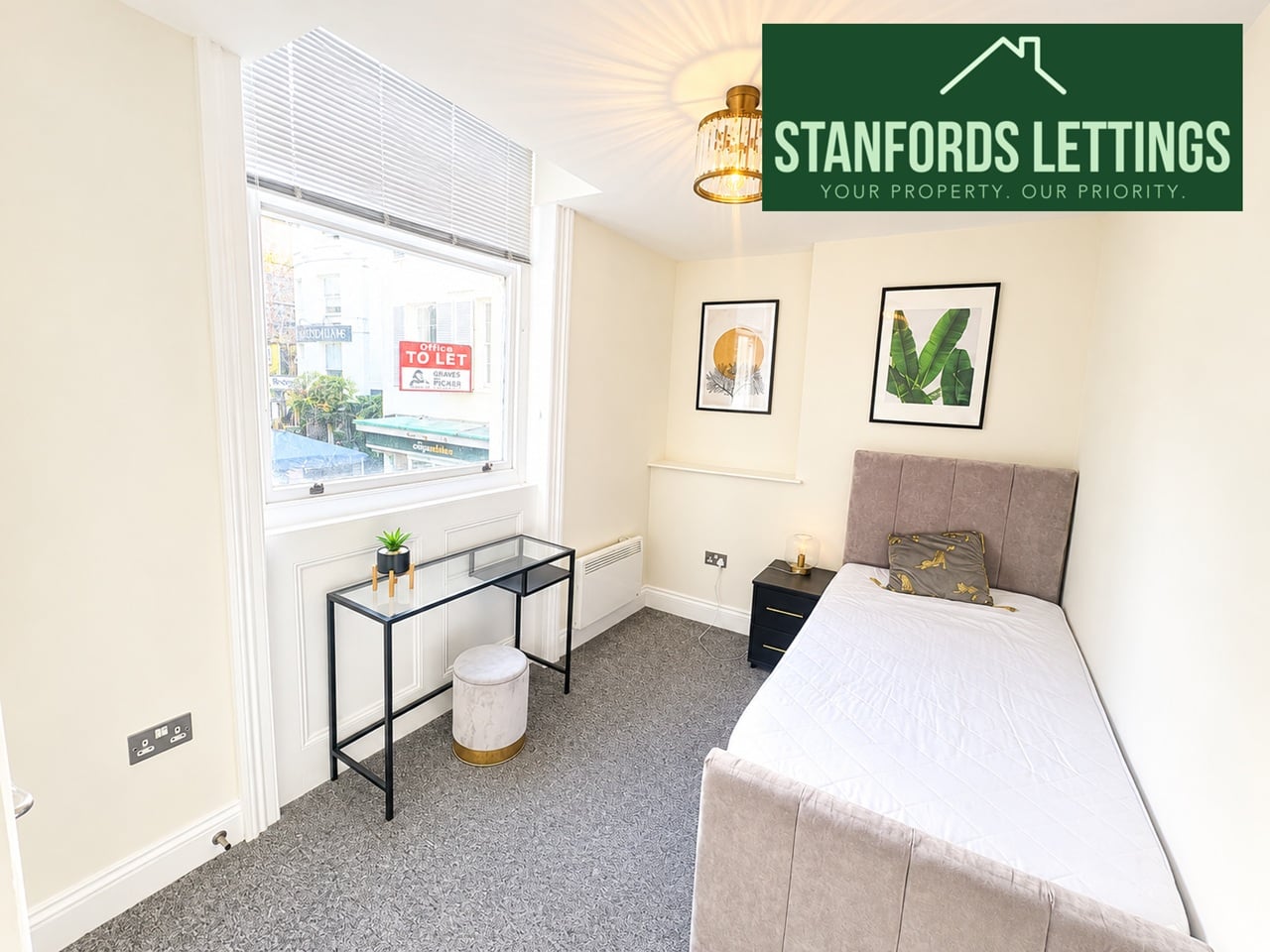 2 Bed Flat, East St, BN1 photo 3