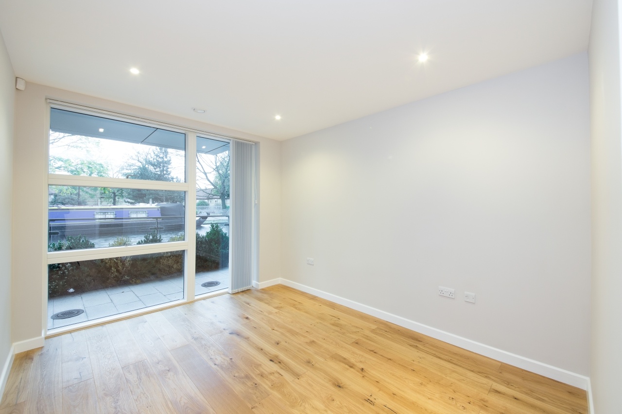 2 Bed Flat, Waterfront Apartments, W9 photo 2