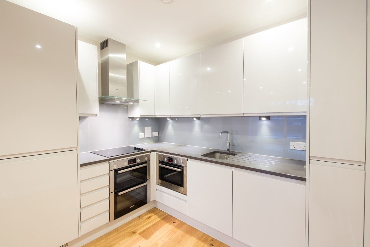 2 Bed Flat, Waterfront Apartments, W9 photo 3