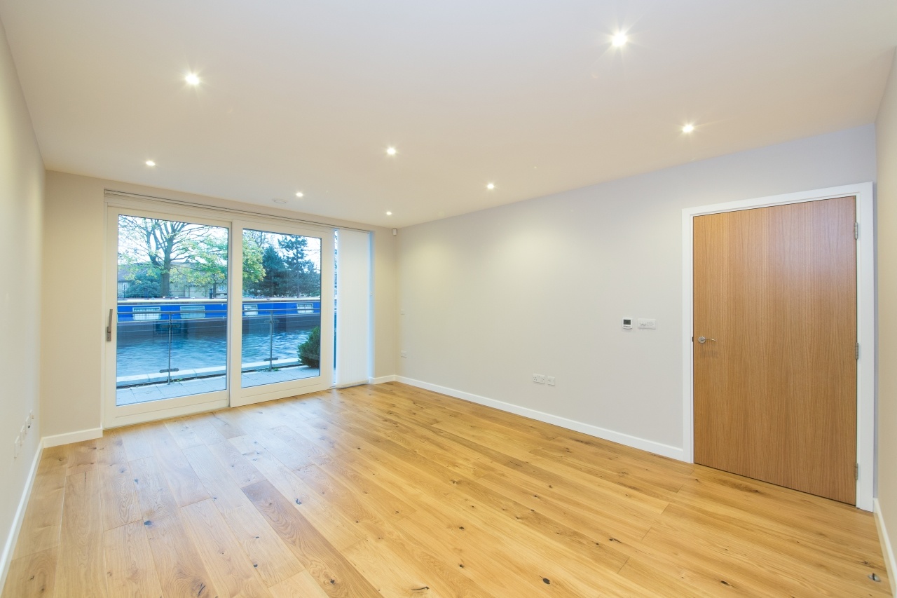 2 Bed Flat, Waterfront Apartments, W9 photo 4