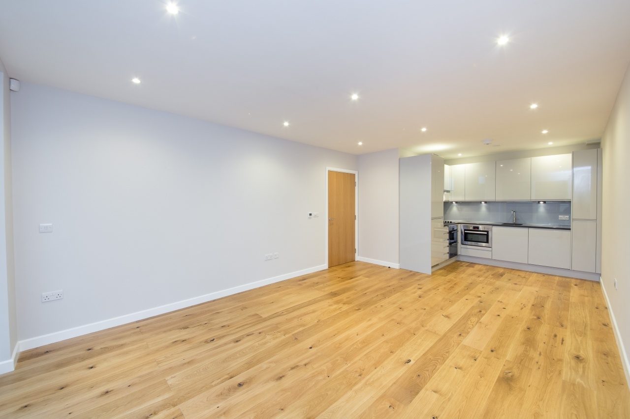 2 Bed Flat, Waterfront Apartments, W9 photo 5