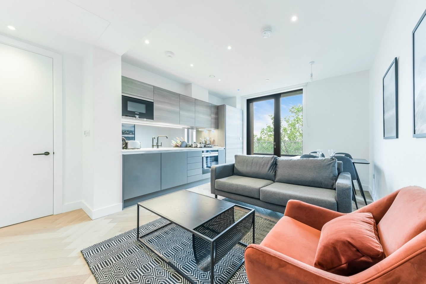 2 Bed Flat, Scawfell St, E2 photo 2