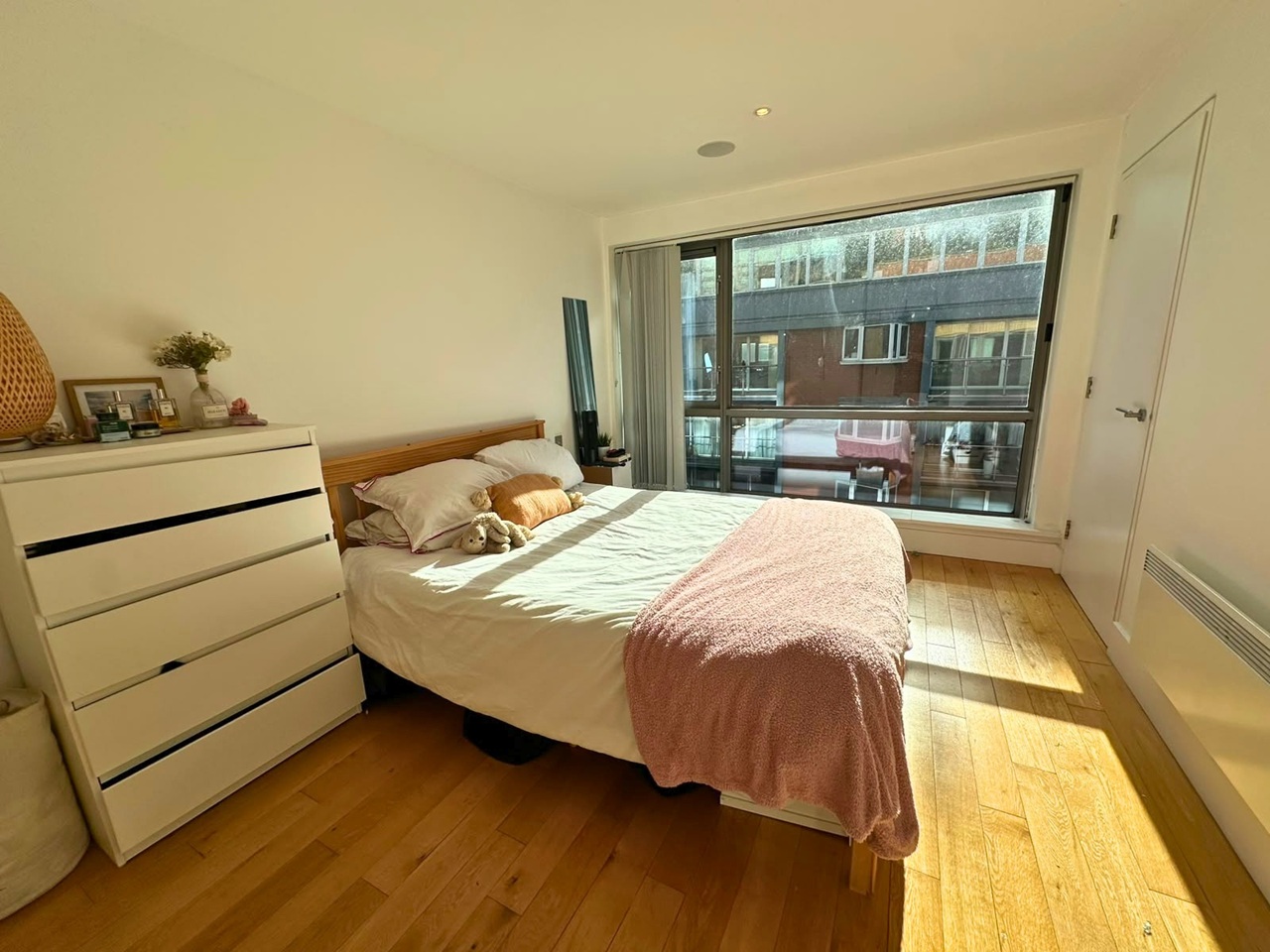 1 Bed Flat, Long Lane, SE1 photo 2