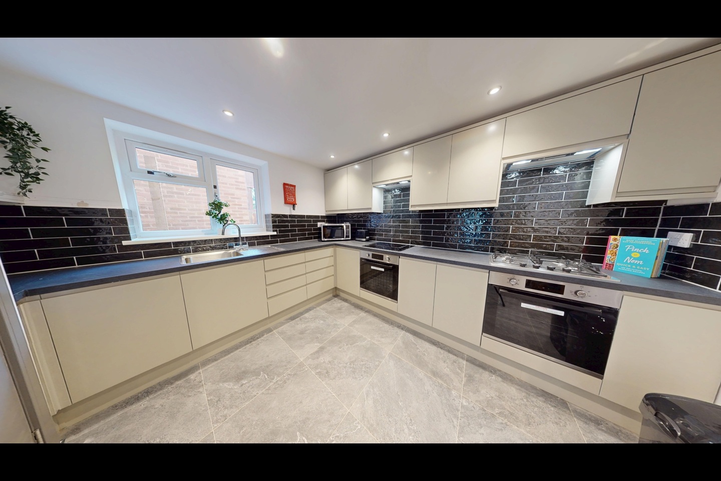 7 Bed Semi-Detached House, Kirby Corner Road, CV4
